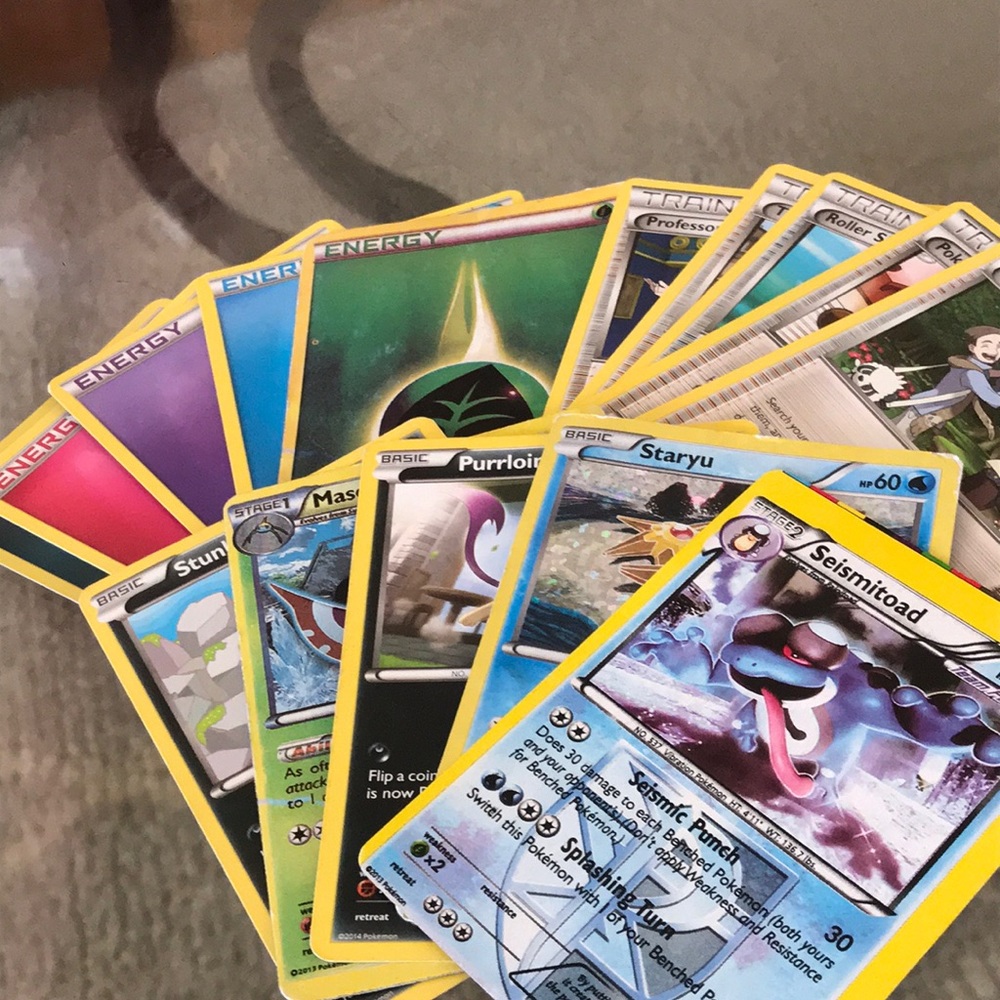 15 random Pokémon cards